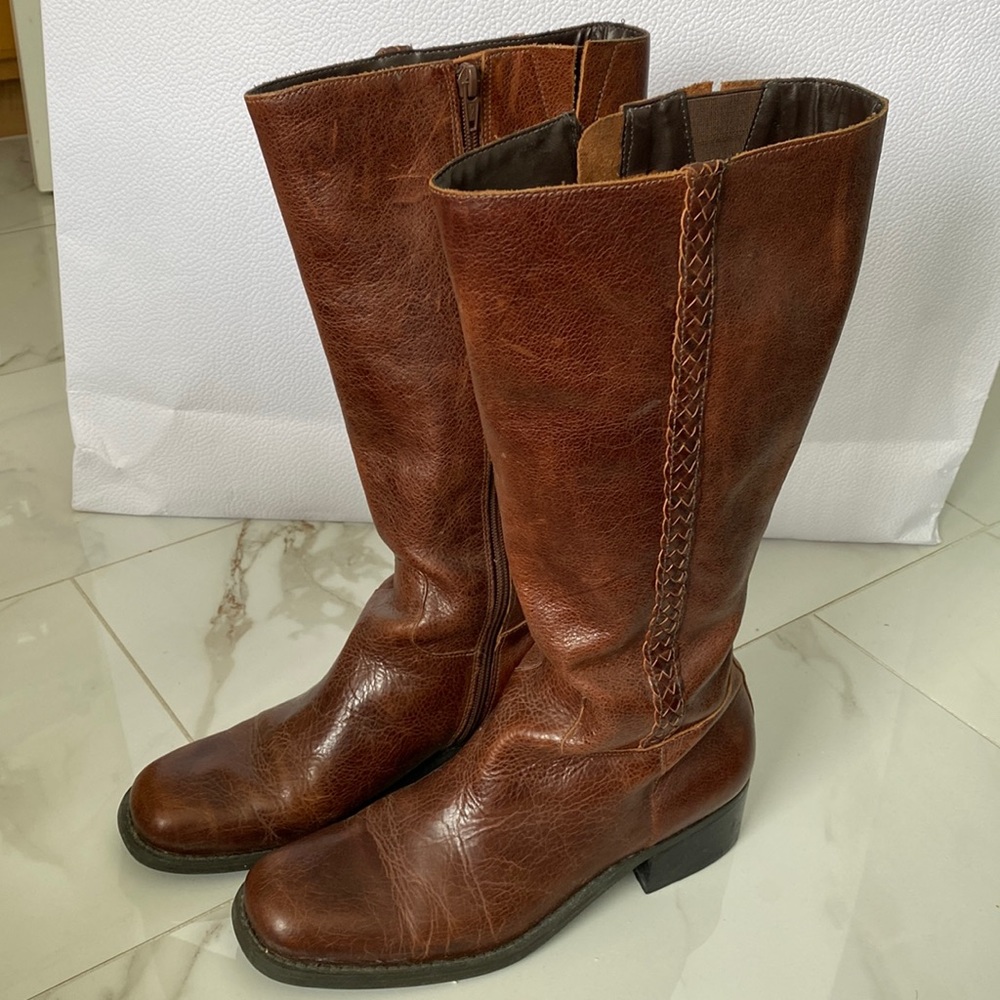 Womens Leather riding boot. Made in Brazil.